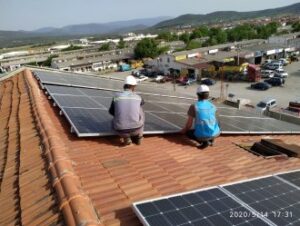 Guneş-Enerjisi-Yatırımları-Hızla-Artıyor